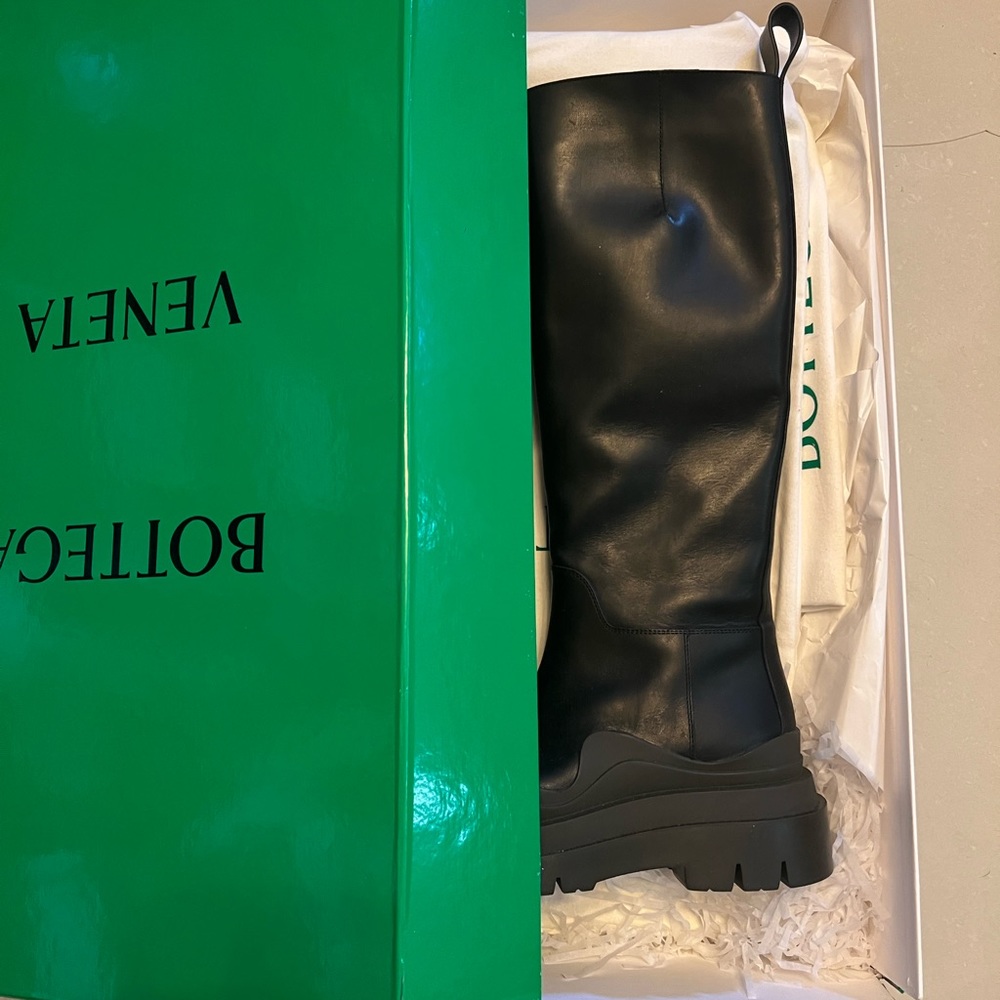 SOLD❌‼️⁉️⁉️BOTTEGA VENETA WOMEN KNEE HIGH TIRE BOOTS - Picture 4 of 4